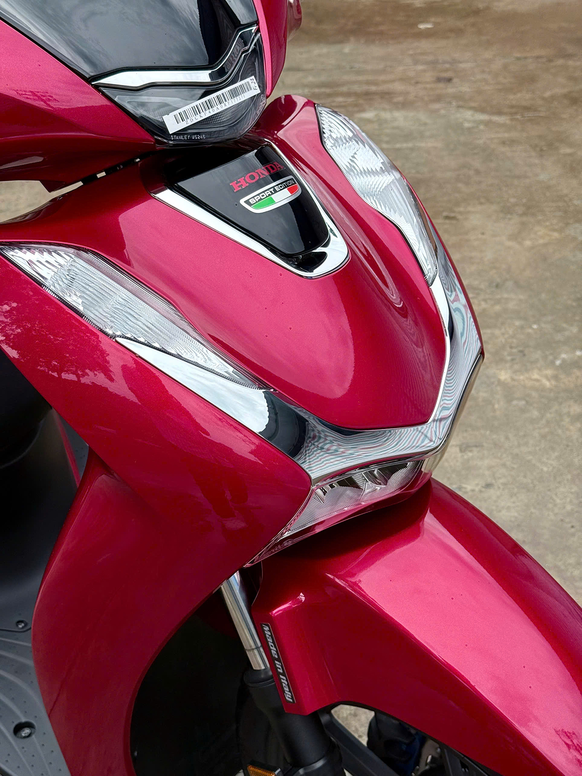 Mặt nạ Honda Sh150i Ý 2025 màu đỏ sport Mặt nạ Honda Sh150i Ý 2025 màu đỏ sport